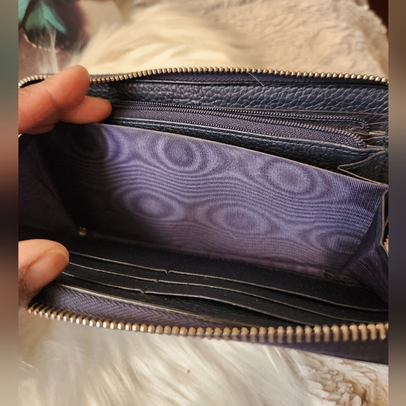 Gucci Navy Leather Zip Around Long Wallet EUC - Picture 11 of 16